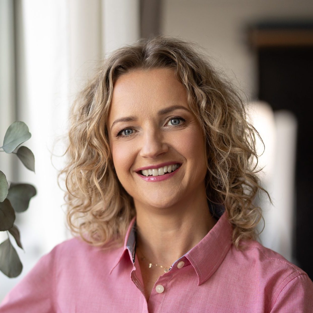 Dagmara Kołodziejczyk - trenerka, coach, coachka, wykładowczyni i jedyna w Polsce certyfikowana trenerka Eco-Leadership. Pionierka tego podejścia w polskim biznesie.